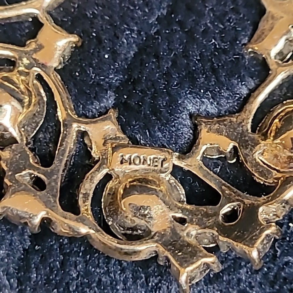 Monet Wreath Swirl Brooch Pin Gold-tone Rhinestones Vintage 1.75" - Picture 3 of 8